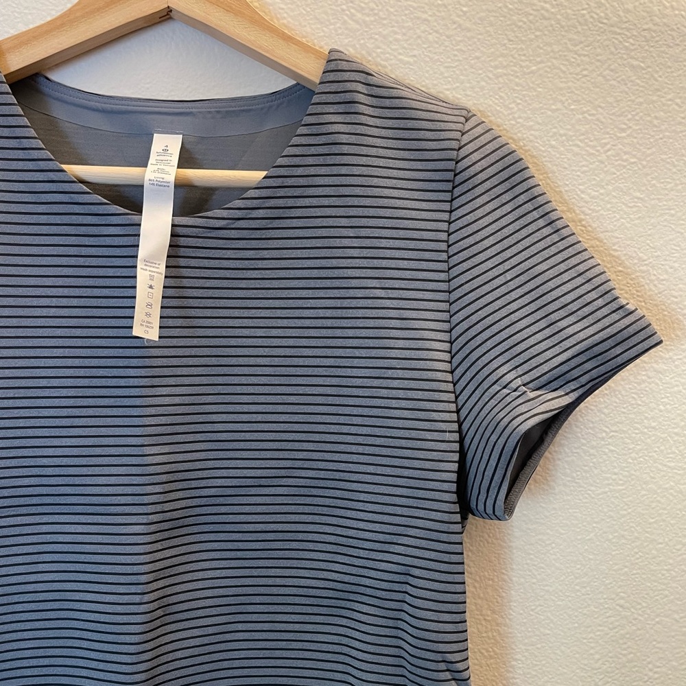 GUC Lululemon Scuba Crop Tee, Stripe, 4